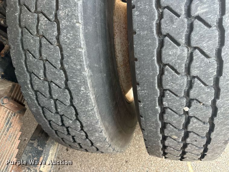 image for item NL9045 1999 International 2654  crane truck