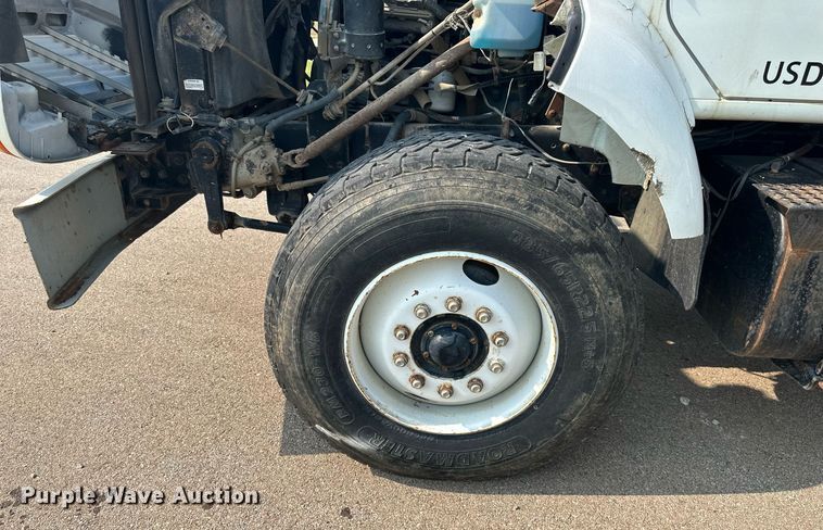 image for item NL9045 1999 International 2654  crane truck