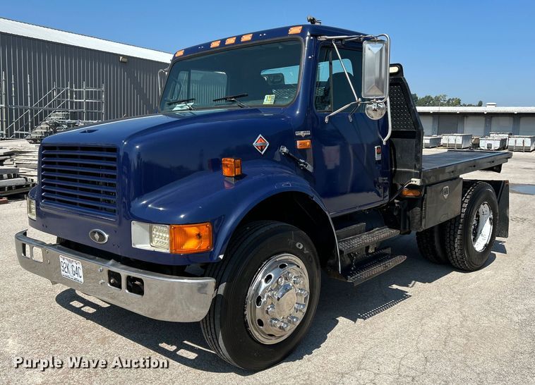 image for item NL9627 1993 International 4700  flatbed truck
