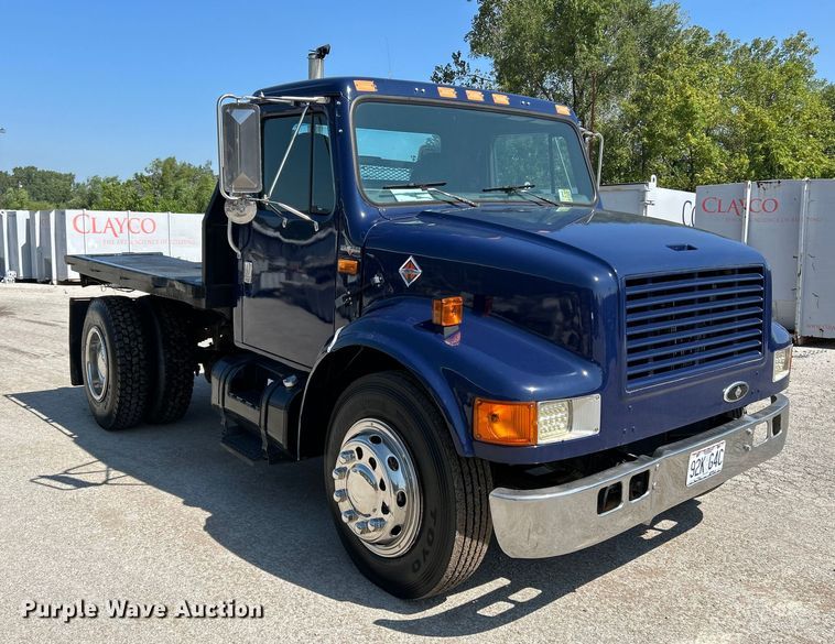 image for item NL9627 1993 International 4700  flatbed truck
