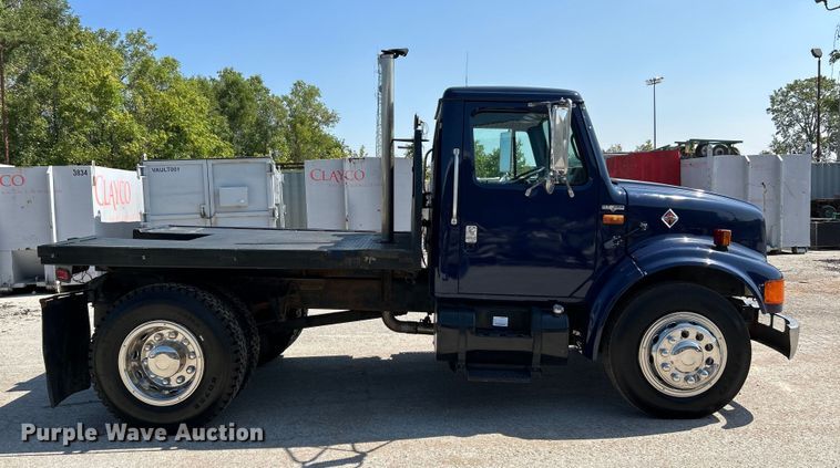 image for item NL9627 1993 International 4700  flatbed truck