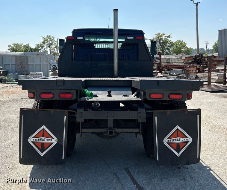 image for item NL9627 1993 International 4700  flatbed truck