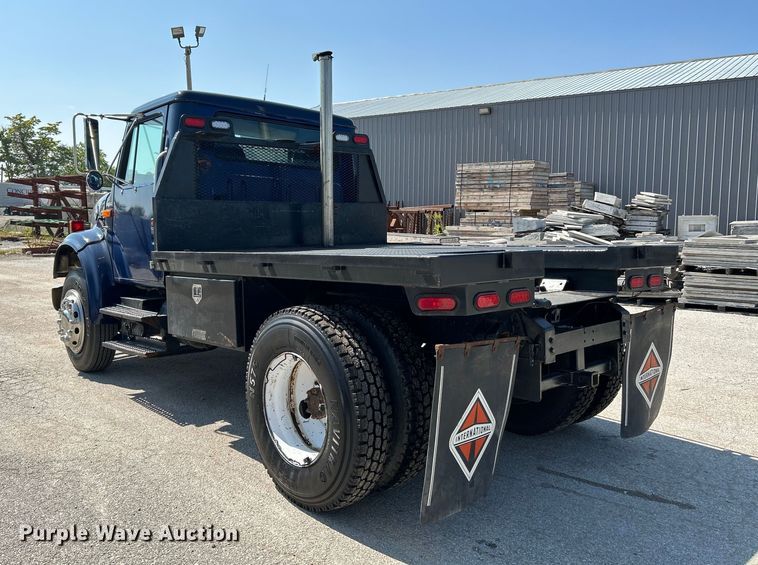 image for item NL9627 1993 International 4700  flatbed truck