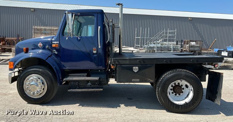 image for item NL9627 1993 International 4700  flatbed truck