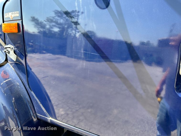 image for item NL9627 1993 International 4700  flatbed truck