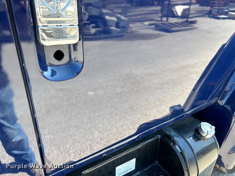 image for item NL9627 1993 International 4700  flatbed truck