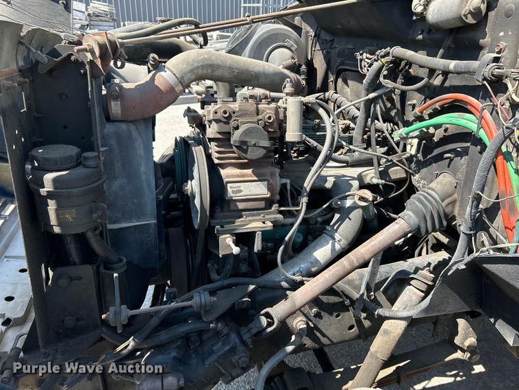 image for item NL9627 1993 International 4700  flatbed truck