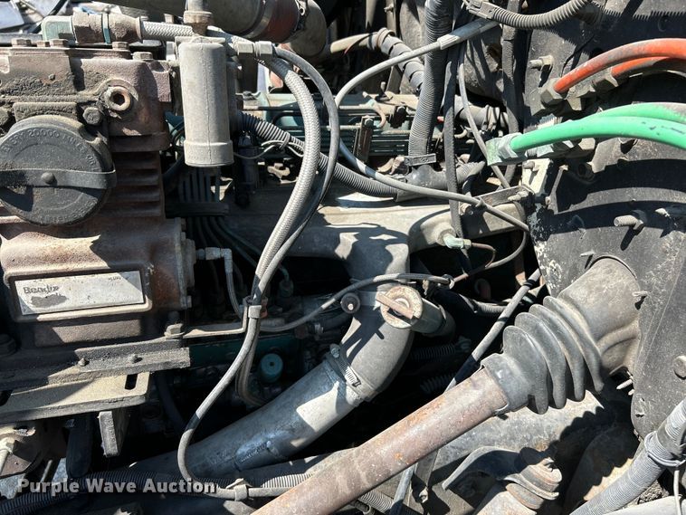 image for item NL9627 1993 International 4700  flatbed truck