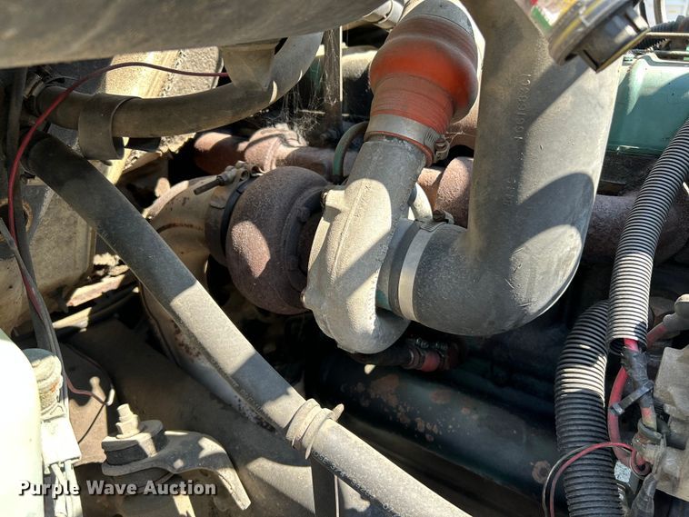 image for item NL9627 1993 International 4700  flatbed truck