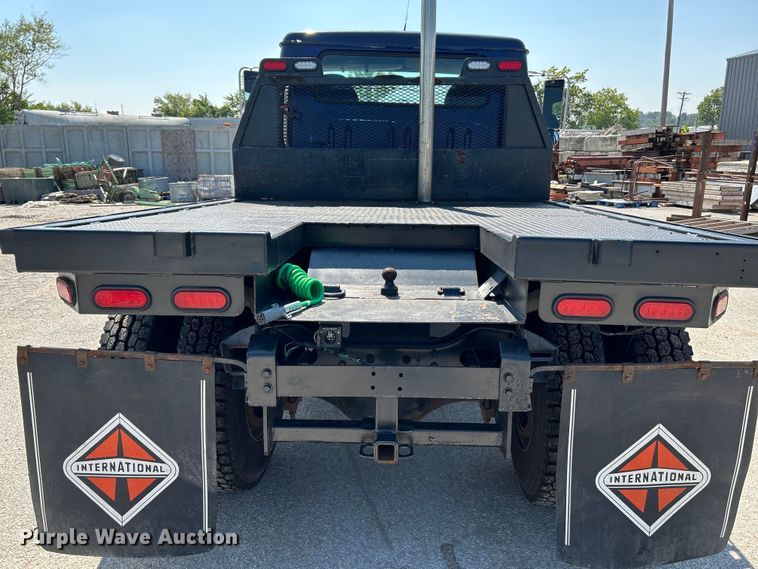 image for item NL9627 1993 International 4700  flatbed truck