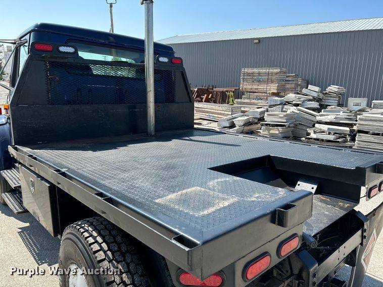 image for item NL9627 1993 International 4700  flatbed truck