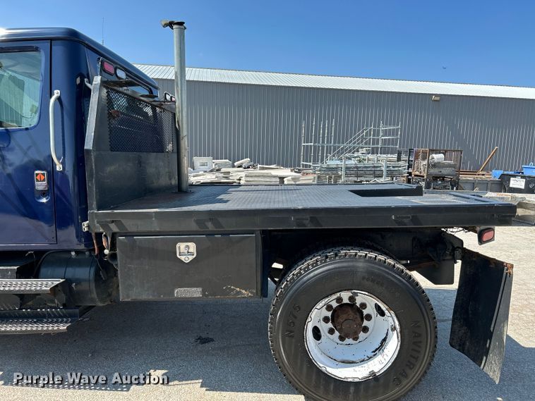 image for item NL9627 1993 International 4700  flatbed truck