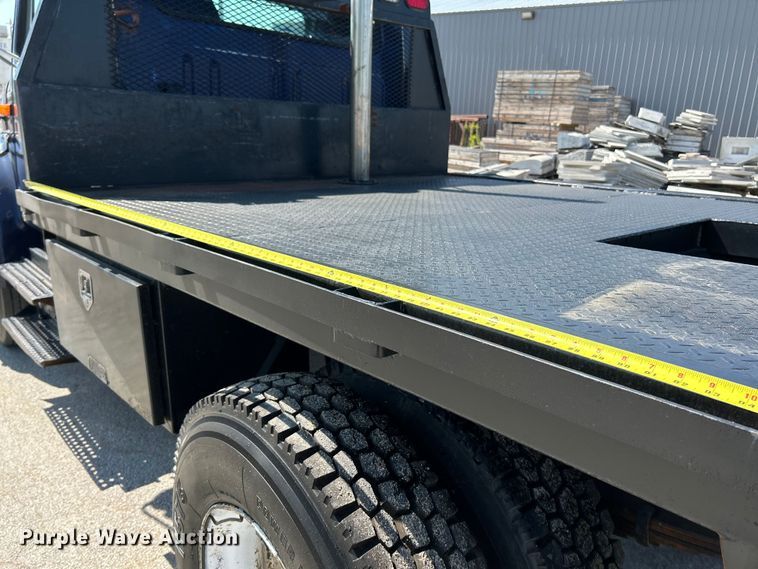 image for item NL9627 1993 International 4700  flatbed truck