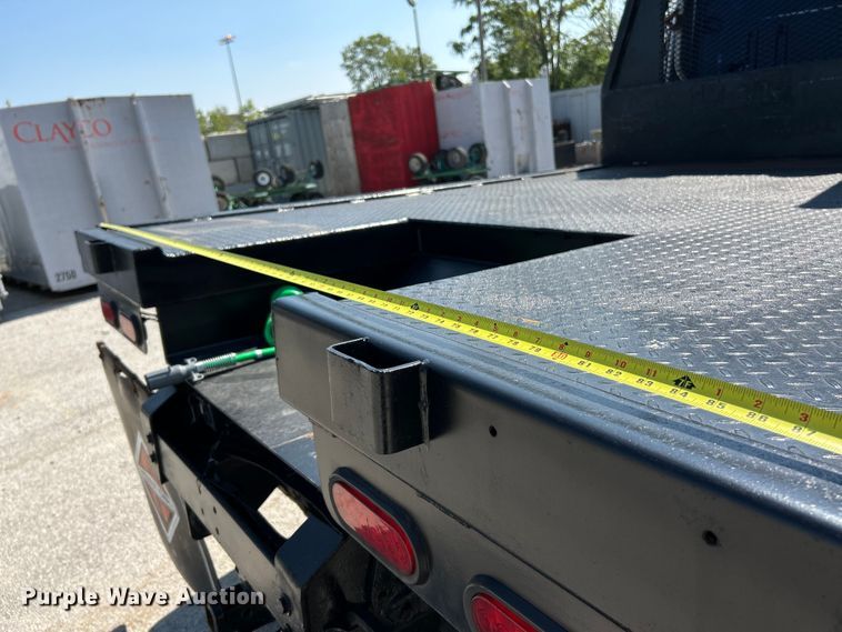 image for item NL9627 1993 International 4700  flatbed truck