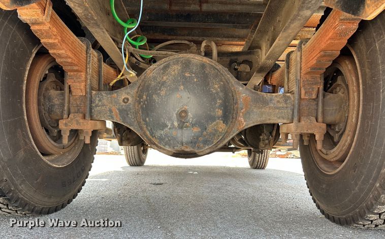 image for item NL9627 1993 International 4700  flatbed truck