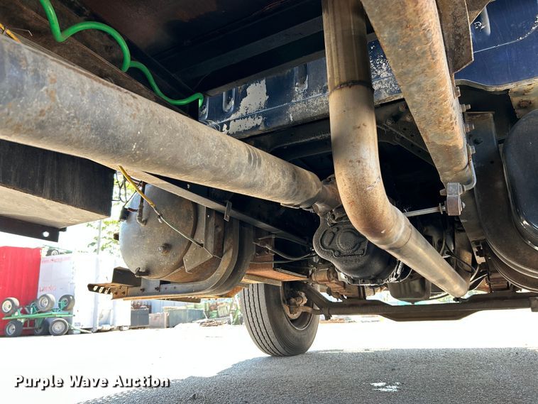 image for item NL9627 1993 International 4700  flatbed truck