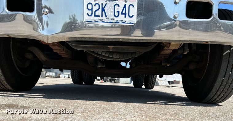 image for item NL9627 1993 International 4700  flatbed truck