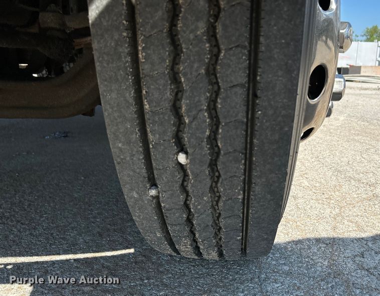 image for item NL9627 1993 International 4700  flatbed truck