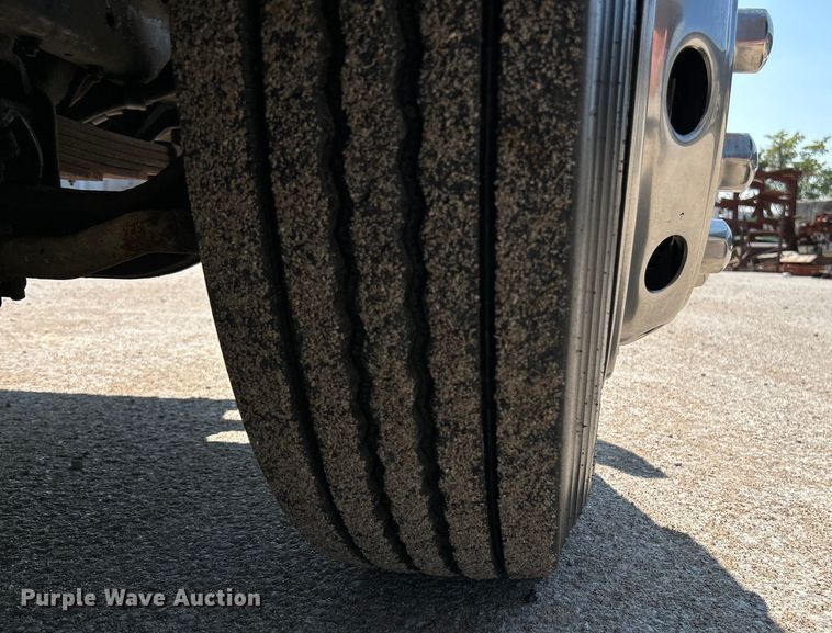 image for item NL9627 1993 International 4700  flatbed truck