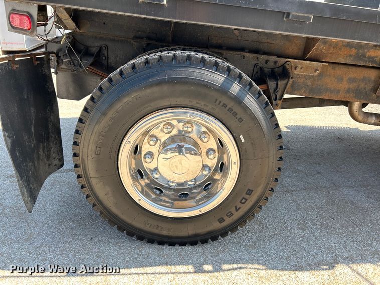 image for item NL9627 1993 International 4700  flatbed truck