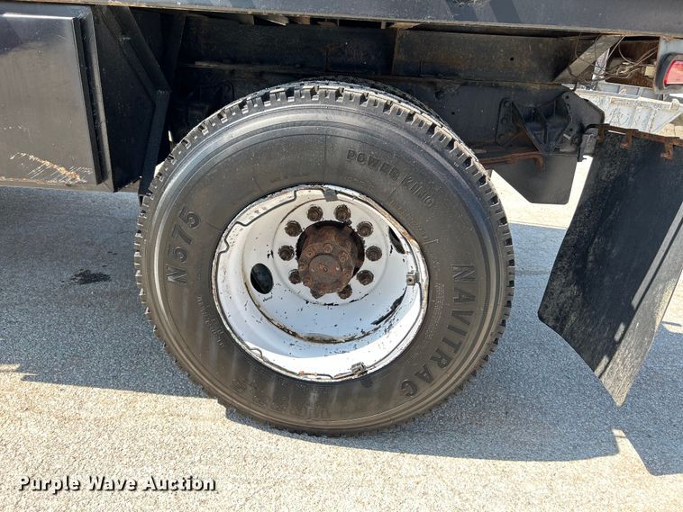 image for item NL9627 1993 International 4700  flatbed truck