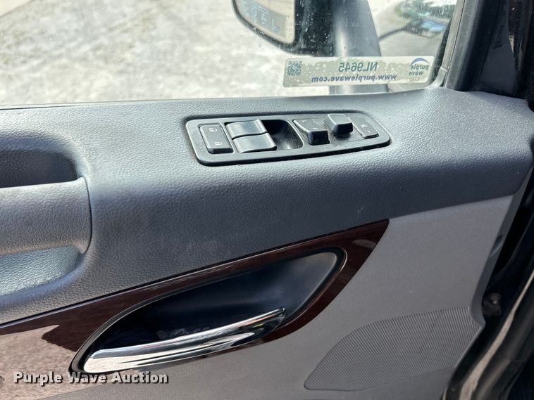 image for item NL9645 2017 Peterbilt 579  truck cab and chassis