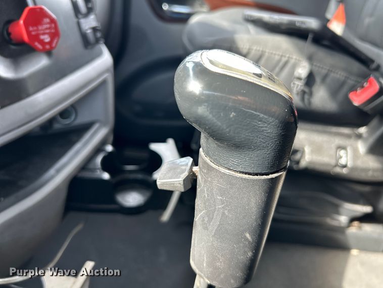 image for item NL9645 2017 Peterbilt 579  truck cab and chassis