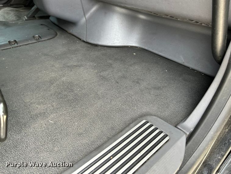 image for item NL9645 2017 Peterbilt 579  truck cab and chassis