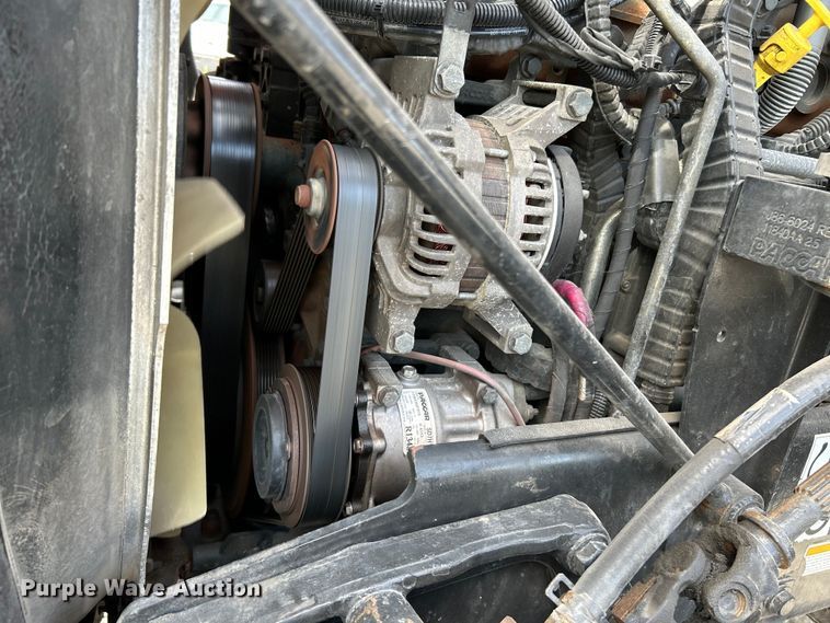 image for item NL9645 2017 Peterbilt 579  truck cab and chassis