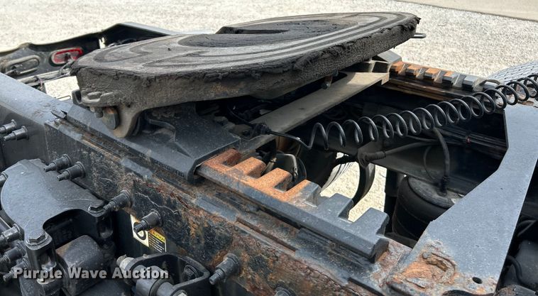 image for item NL9645 2017 Peterbilt 579  truck cab and chassis