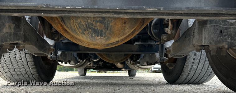 image for item NL9645 2017 Peterbilt 579  truck cab and chassis