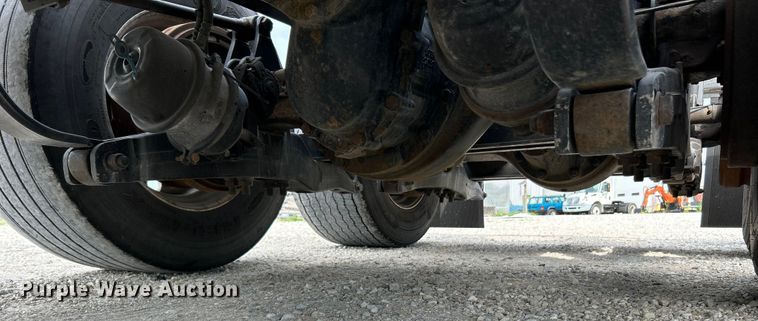 image for item NL9645 2017 Peterbilt 579  truck cab and chassis