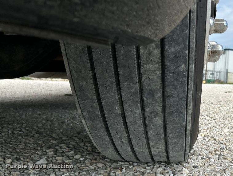 image for item NL9645 2017 Peterbilt 579  truck cab and chassis