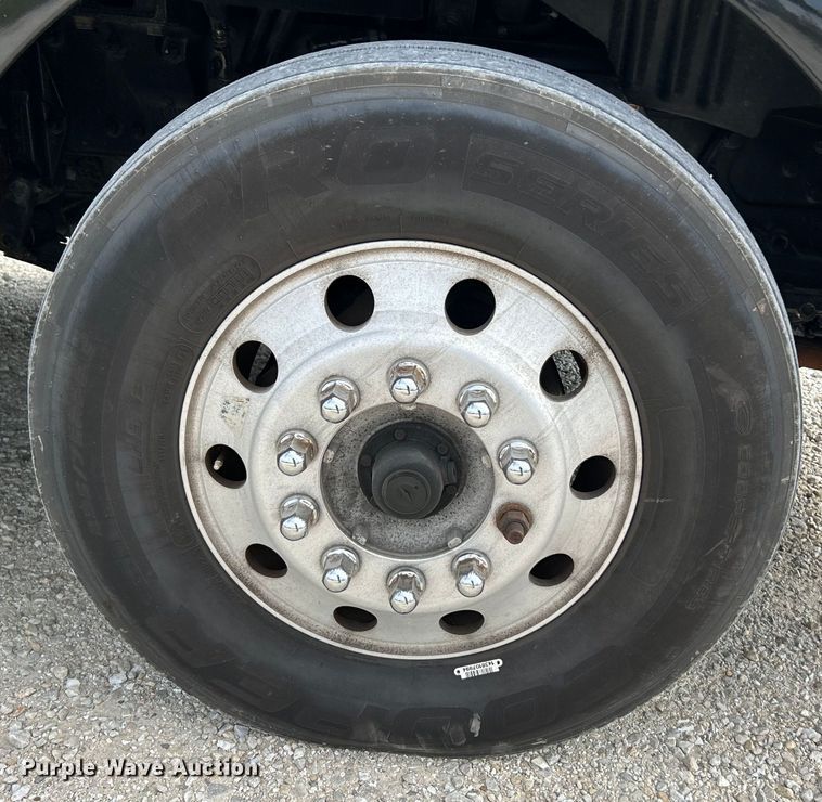 image for item NL9645 2017 Peterbilt 579  truck cab and chassis