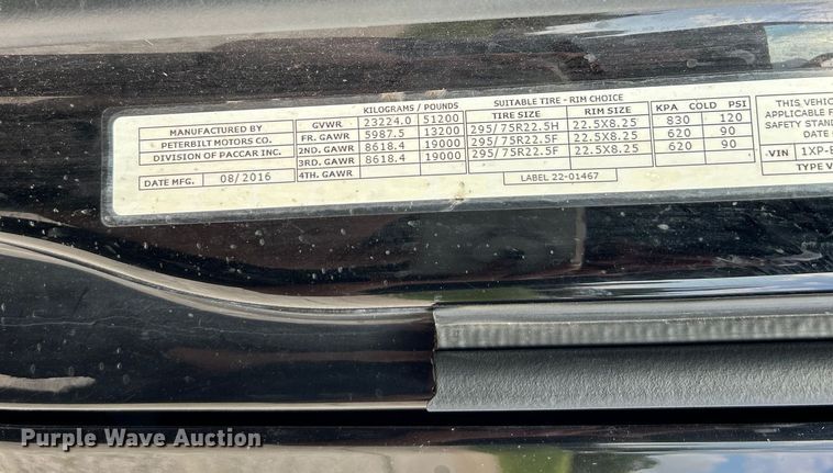 image for item NL9645 2017 Peterbilt 579  truck cab and chassis