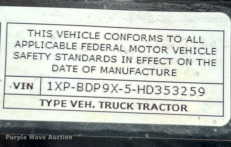 image for item NL9645 2017 Peterbilt 579  truck cab and chassis