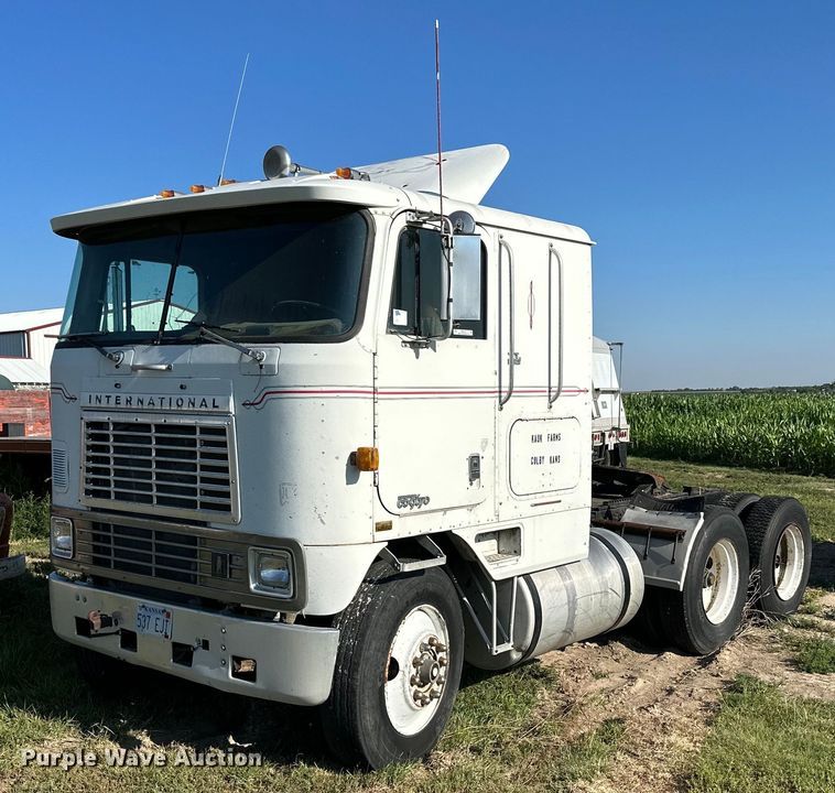 image for item NP9415 1980 International COF-9670  semi truck