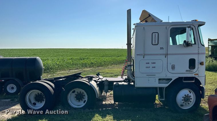 image for item NP9415 1980 International COF-9670  semi truck