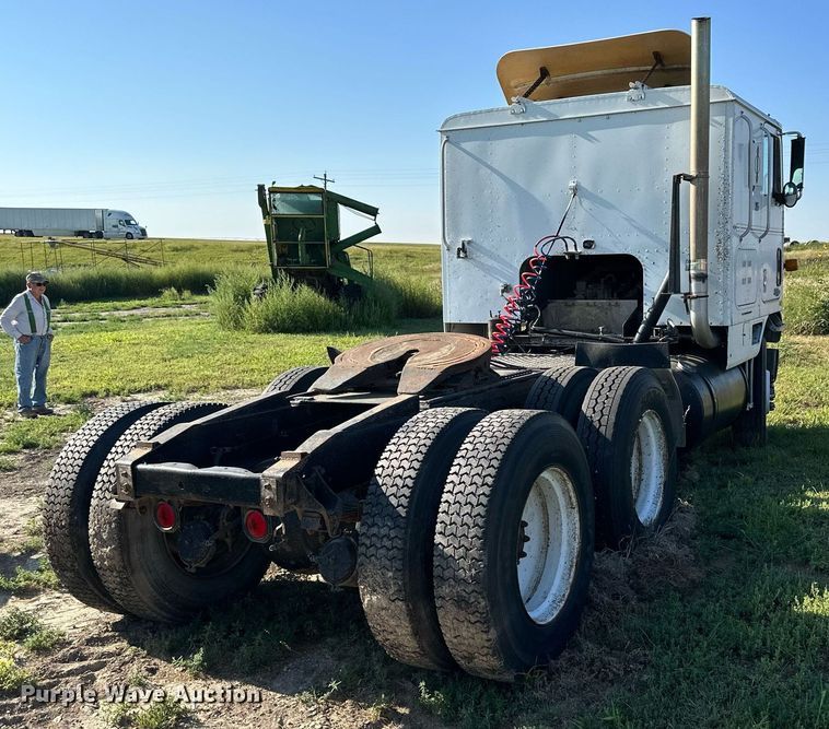 image for item NP9415 1980 International COF-9670  semi truck