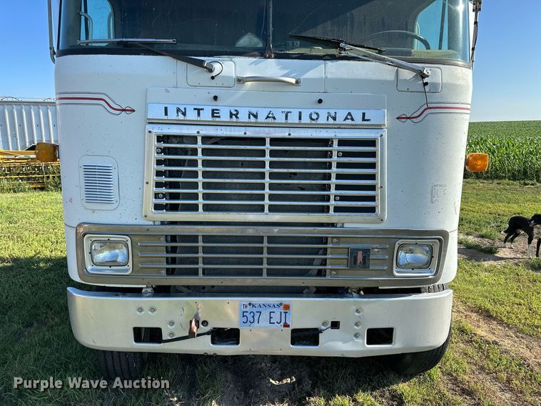 image for item NP9415 1980 International COF-9670  semi truck