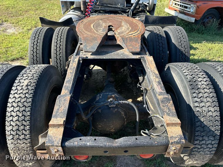 image for item NP9415 1980 International COF-9670  semi truck