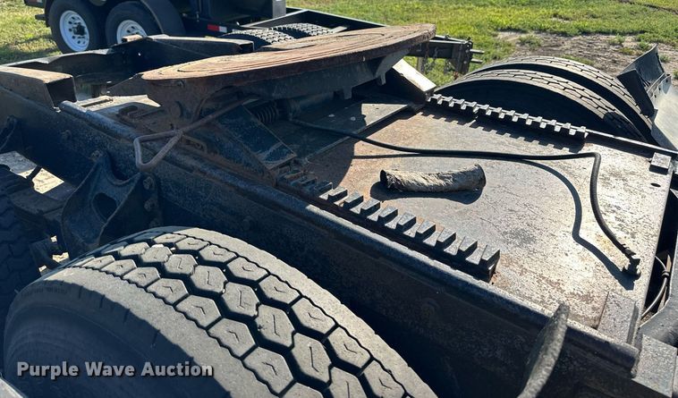 image for item NP9415 1980 International COF-9670  semi truck