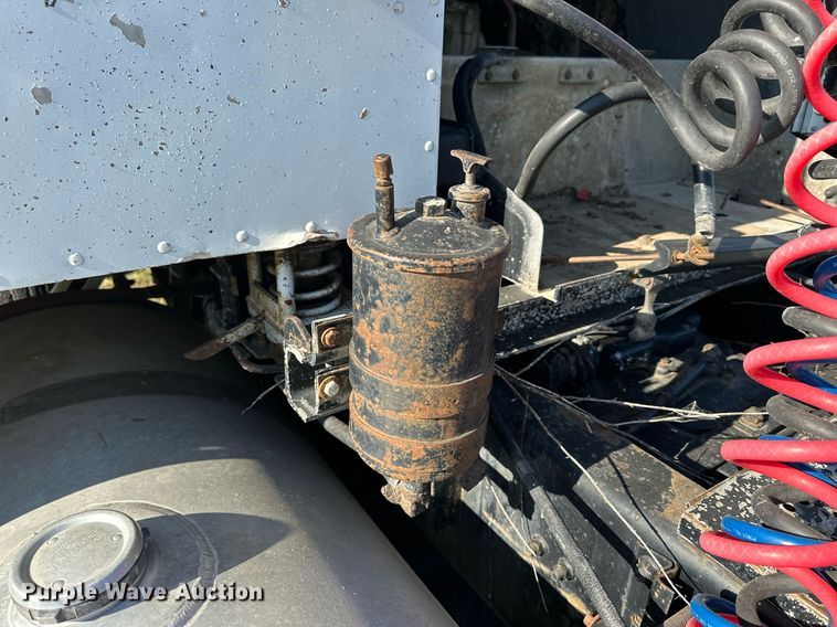 image for item NP9415 1980 International COF-9670  semi truck