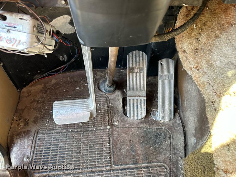 image for item NP9415 1980 International COF-9670  semi truck