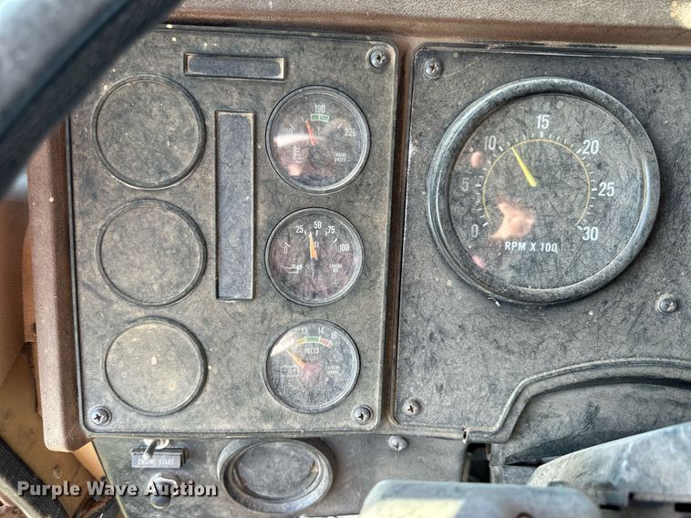 image for item NP9415 1980 International COF-9670  semi truck