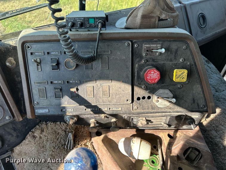 image for item NP9415 1980 International COF-9670  semi truck