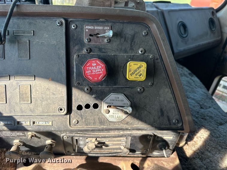 image for item NP9415 1980 International COF-9670  semi truck