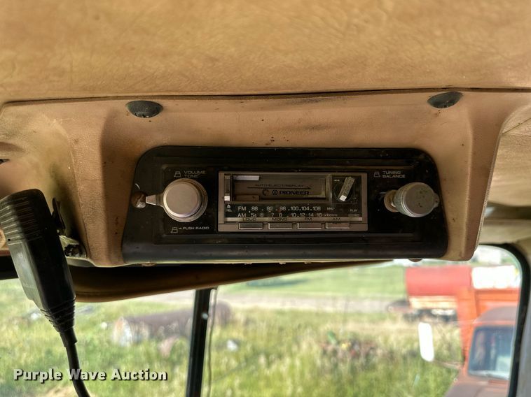 image for item NP9415 1980 International COF-9670  semi truck