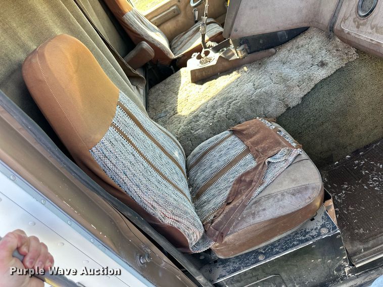 image for item NP9415 1980 International COF-9670  semi truck