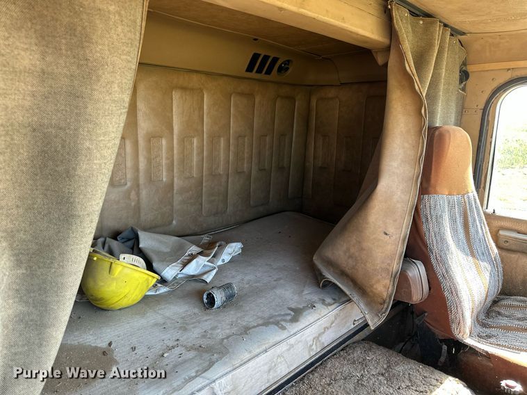 image for item NP9415 1980 International COF-9670  semi truck